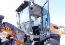 Entrega Américo Villarreal vehículos y maquinaria por 125.2 mdp