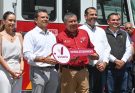 En el marco del Día del Bombero, Lalo Gattás entrega gran camión equipado.